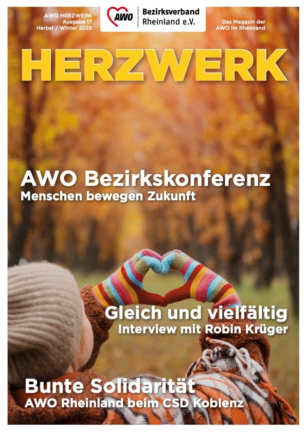 Cover AWO_Herzwerk_02_2025 Magazincover „HERZWERK“ mit herbstlichem Waldhintergrund; ein Kind mit bunten Handschuhen formt ein Herz. Texte thematisieren AWO-Bezirkskonferenz, Vielfalt und Solidarität.