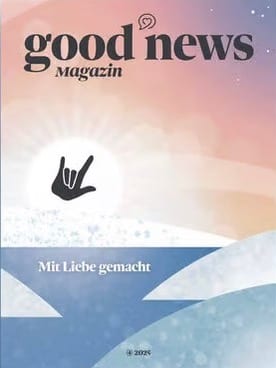 Cover GNM 4_2025 Cover des Good News Magazin: Pastellfarbener Himmel in Rosa- und Blautönen, stilisierte Landschaft mit Hügeln und einer schwarzen Hand-Silhouette im Vordergrund, oben der Schriftzug „good news magazin“, unten „Mit Liebe gemacht“ und die Ausgabe 4/2025.